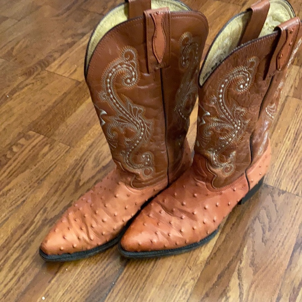Men’s gently used round toe mid-calf ostrich dress boots